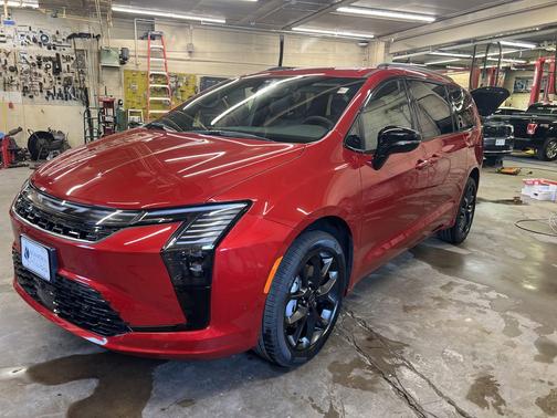 Red Hot Pearlcoat 2027 Chrysler Pacifica Limited