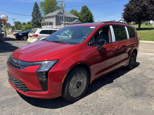 Red Hot Pearlcoat 2027 Chrysler Pacifica Limited