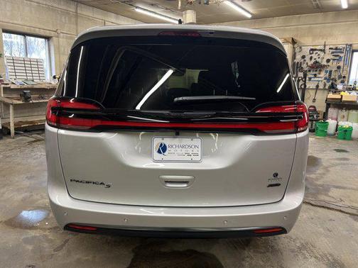 2026 Chrysler Pacifica L