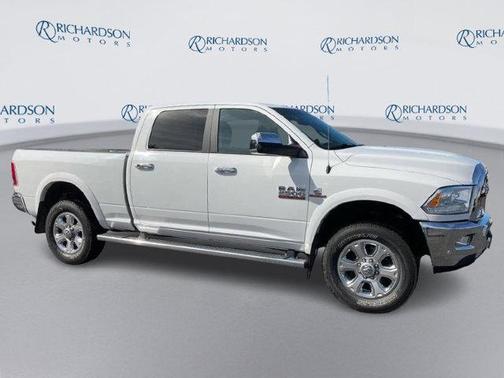 2017 RAM 2500 Laramie Crew Cab 4x4 6'4' Box