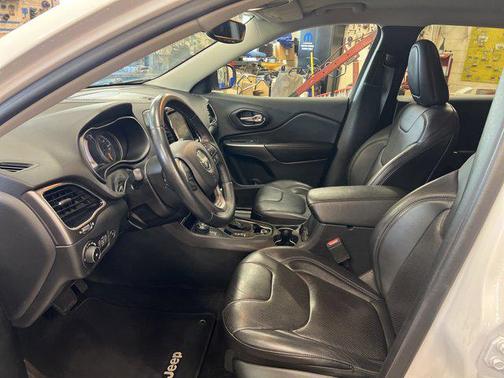 Bright White Clearcoat 2019 Jeep Cherokee Limited