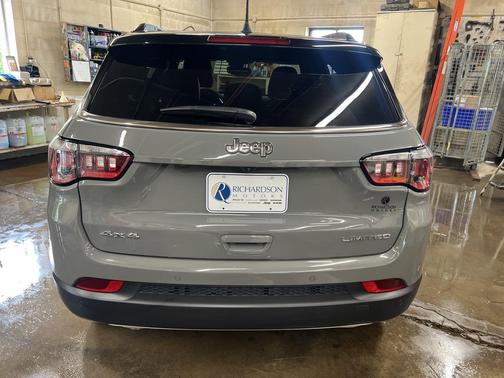 Sting-Gray Clearcoat 2023 Jeep Compass Limited