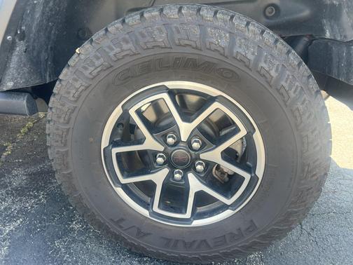 Black Clearcoat 2024 Jeep Wrangler Rubicon