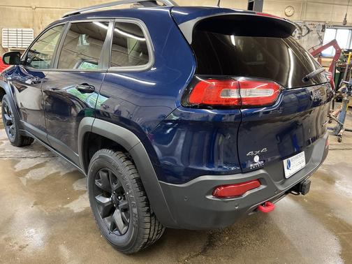 Patriot Blue Pearlcoat 2018 Jeep Cherokee Trailhawk