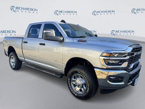 2026 RAM 2500 Tradesman Crew Cab 4x4 6'4' Box