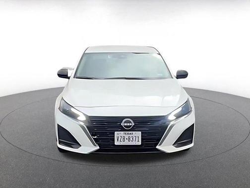 Glacier White 2025 Nissan Altima SV FWD