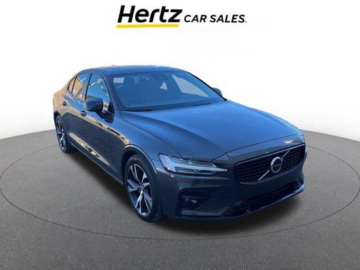 2024 Volvo S60 B5 Core Dark Theme