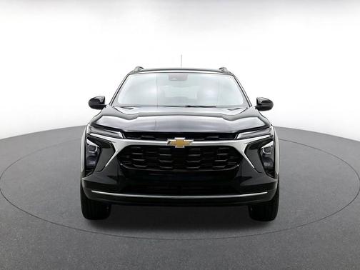 Mosaic Black Metallic 2025 Chevrolet Trax LT