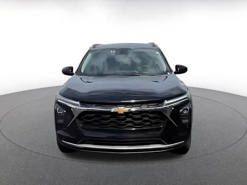 Mosaic Black Metallic 2025 Chevrolet Trax LT