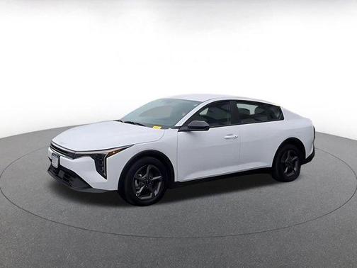 Snow White Pearl 2025 Kia K4 LXS