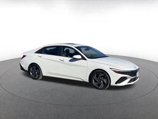 2025 Hyundai ELANTRA SEL