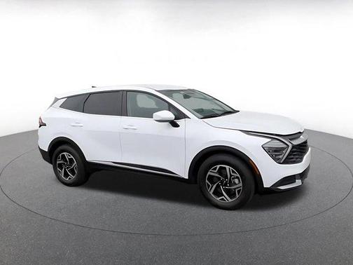 Glacial White Pearl 2025 Kia Sportage LX