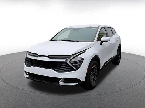 Glacial White Pearl 2025 Kia Sportage LX