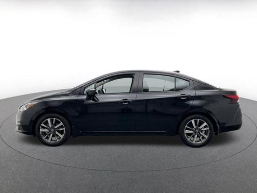Super Black 2025 Nissan Versa 1.6 SV