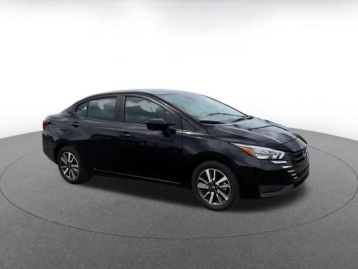 Super Black 2025 Nissan Versa 1.6 SV