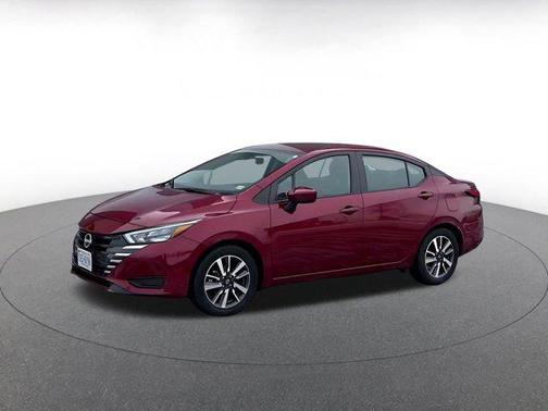 Scarlet Ember Tintcoat 2025 Nissan Versa 1.6 SV