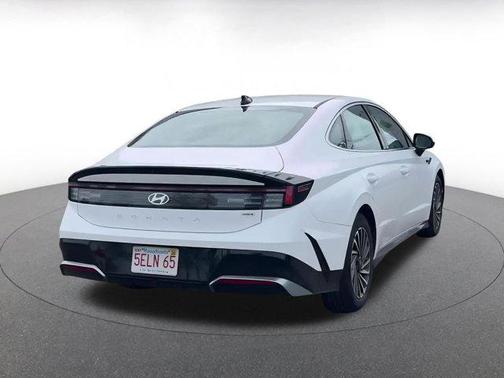 2024 Hyundai SONATA Hybrid SE