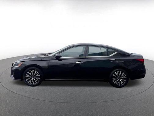 Super Black 2025 Nissan Altima SV FWD