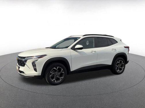 Summit White 2025 Chevrolet Trax LT