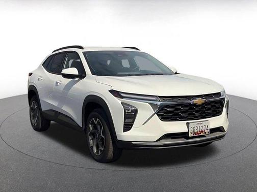 Summit White 2025 Chevrolet Trax LT