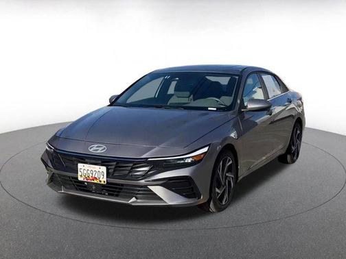 2025 Hyundai ELANTRA SEL