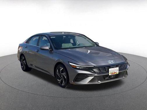 2025 Hyundai ELANTRA SEL