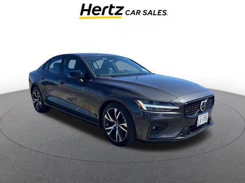 2024 Volvo S60 B5 Core Dark Theme