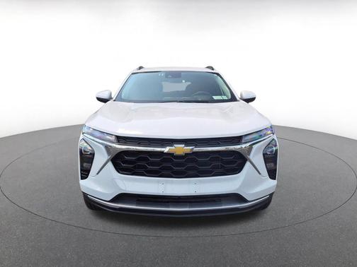 Summit White 2025 Chevrolet Trax LT