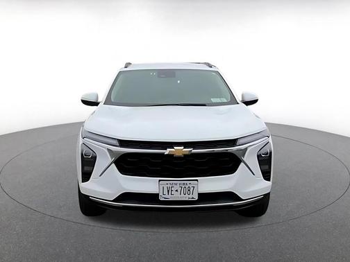 Summit White 2025 Chevrolet Trax LT