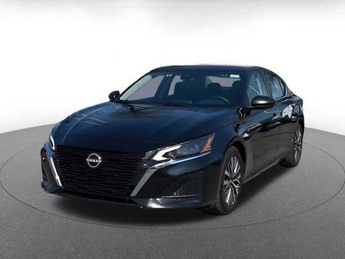 Super Black 2025 Nissan Altima SV FWD