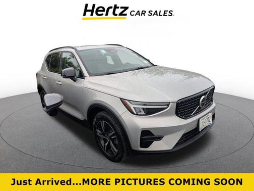 2024 Volvo XC40 CORE