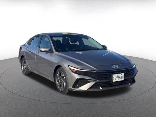 2025 Hyundai ELANTRA SEL