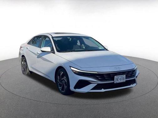 2025 Hyundai ELANTRA SEL