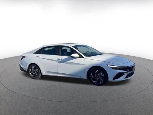 2025 Hyundai ELANTRA SEL