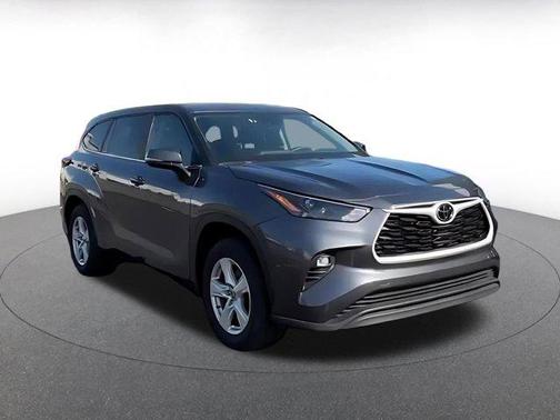 Magnetic Gray Metallic 2025 Toyota Highlander LE