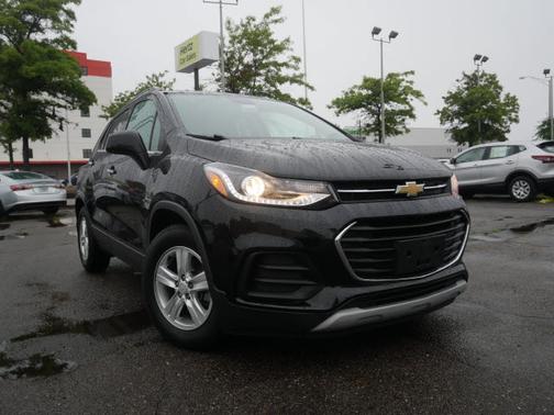 Photo 2 of 27 of 2018 Chevrolet Trax LT