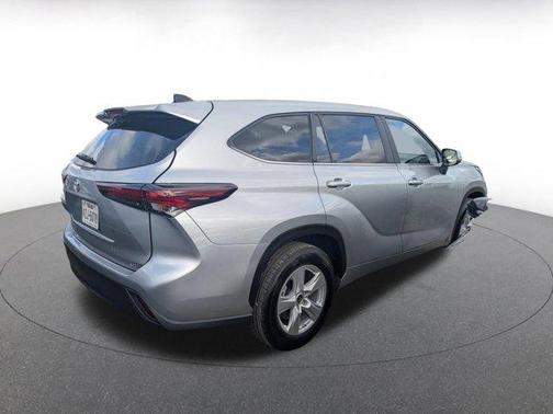 2025 Toyota Highlander LE