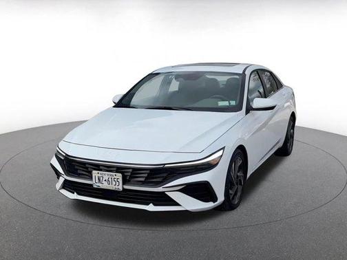 2025 Hyundai ELANTRA SEL