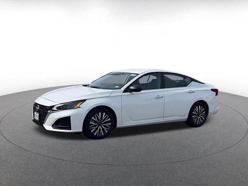 2025 Nissan Altima SV FWD