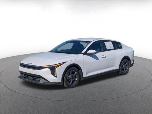 Snow White Pearl 2025 Kia K4 LXS