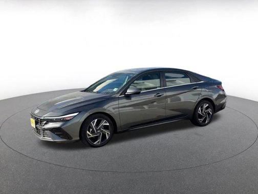 2025 Hyundai ELANTRA SEL