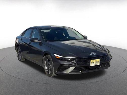 2025 Hyundai ELANTRA SEL