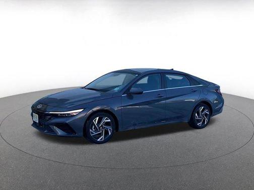 2025 Hyundai ELANTRA SEL