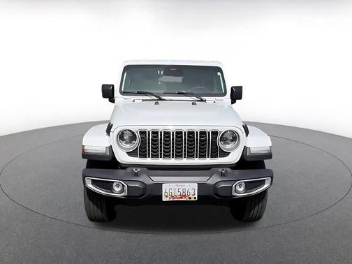 Bright White Clearcoat 2025 Jeep Wrangler 4-Door Sahara 4x4