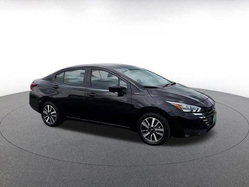 Super Black 2025 Nissan Versa 1.6 SV