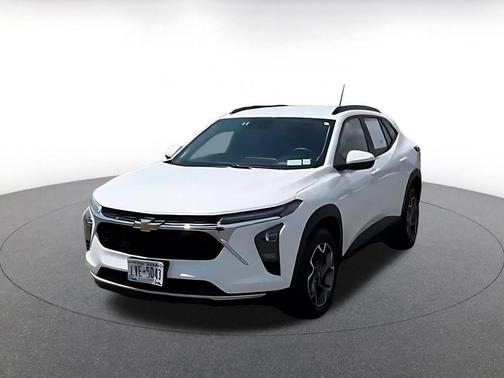 Summit White 2025 Chevrolet Trax LT