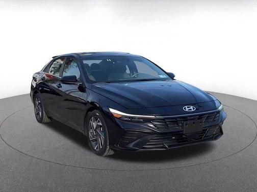 2025 Hyundai ELANTRA SEL