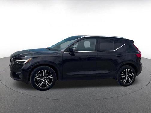 2024 Volvo XC40 CORE