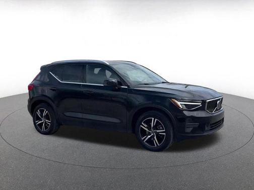 2024 Volvo XC40 CORE