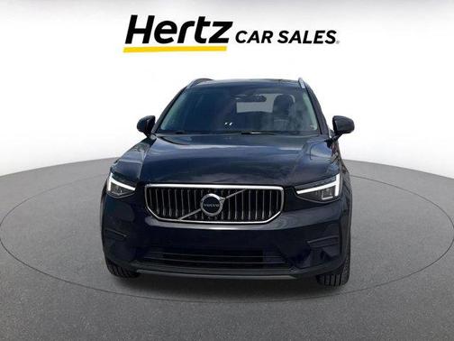 2024 Volvo XC40 CORE